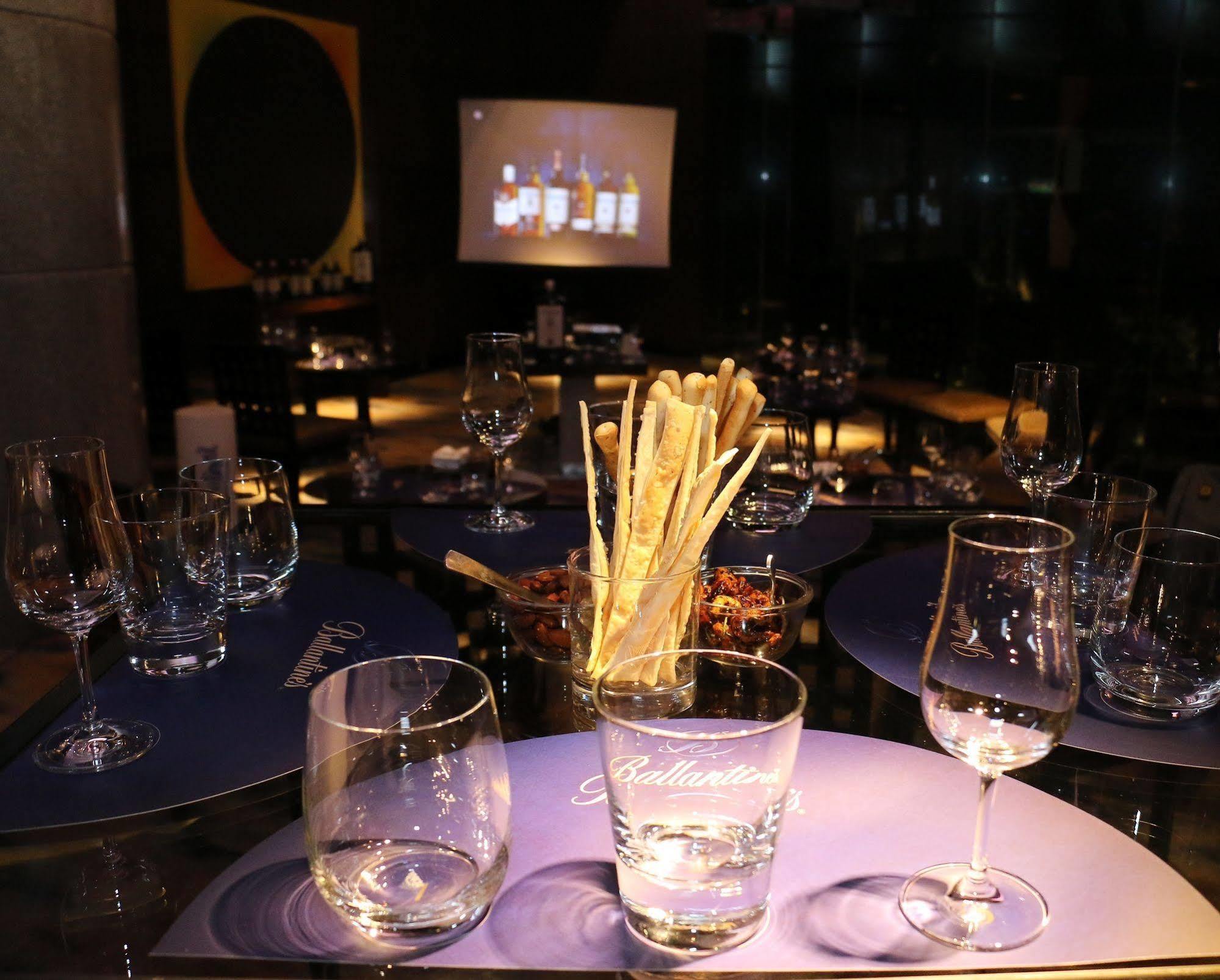 Hyatt Regency Mumbai International Airport Hotel Exterior foto A blind tasting session